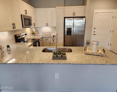 7460 N Zanjero Boulevard - Photo Thumbnail 1