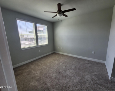 7460 N Zanjero Boulevard - Photo Thumbnail 4