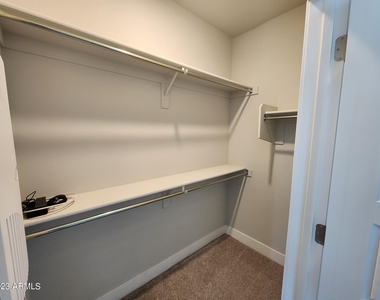 7460 N Zanjero Boulevard - Photo Thumbnail 5