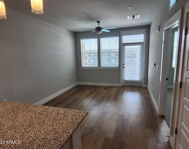 7460 N Zanjero Boulevard - Photo Thumbnail 3