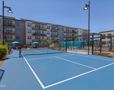 7460 N Zanjero Boulevard - Photo Thumbnail 13