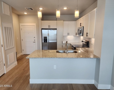 7460 N Zanjero Boulevard - Photo Thumbnail 1