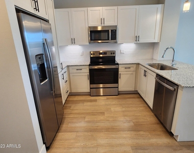 7460 N Zanjero Boulevard - Photo Thumbnail 2