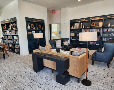 7460 N Zanjero Boulevard - Photo Thumbnail 16