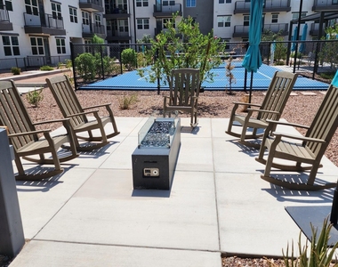 7460 N Zanjero Boulevard - Photo Thumbnail 15