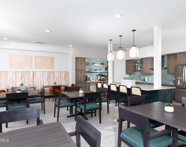 7460 N Zanjero Boulevard - Photo Thumbnail 17