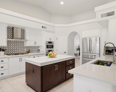 9458 E Desert Cove Avenue - Photo Thumbnail 8