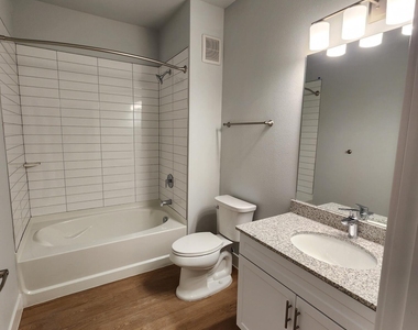 10529 E Hampton Avenue - Photo Thumbnail 8
