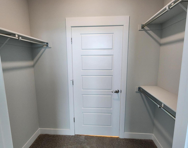10529 E Hampton Avenue - Photo Thumbnail 5