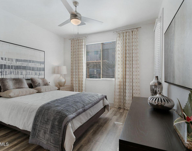 250 E Ray Road - Photo Thumbnail 3