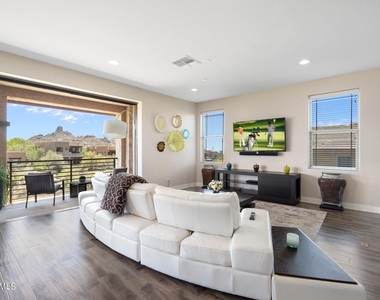 10260 E White Feather Lane - Photo Thumbnail 3