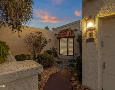 4611 E Desert Drive - Photo Thumbnail 4