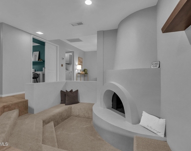 4611 E Desert Drive - Photo Thumbnail 9
