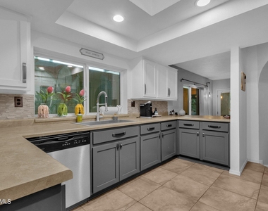 4611 E Desert Drive - Photo Thumbnail 18