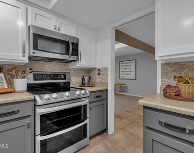 4611 E Desert Drive - Photo Thumbnail 19