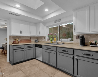 4611 E Desert Drive - Photo Thumbnail 16