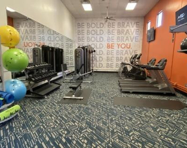 6201 W Olive Avenue - Photo Thumbnail 12