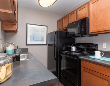 6201 W Olive Avenue - Photo Thumbnail 4