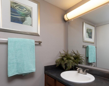 6201 W Olive Avenue - Photo Thumbnail 5