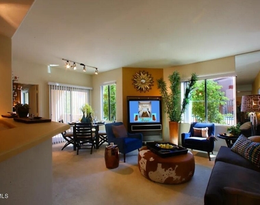 28425 N Black Canyon Highway - Photo Thumbnail 3