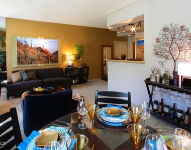 28425 N Black Canyon Highway - Photo Thumbnail 2