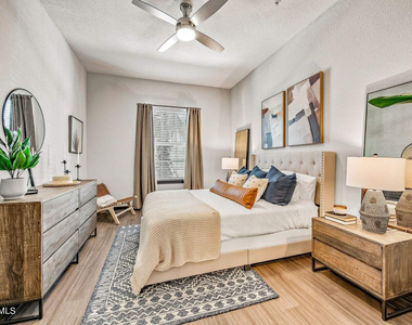 26800 N 27th Avenue - Photo Thumbnail 4