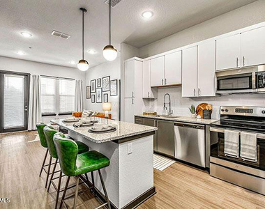 26800 N 27th Avenue - Photo Thumbnail 4