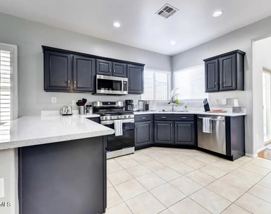 153 N Greenwood -- - Photo Thumbnail 6