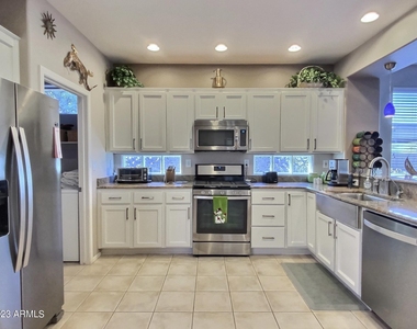 42128 N Anthem Springs Road - Photo Thumbnail 16