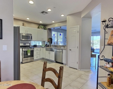 42128 N Anthem Springs Road - Photo Thumbnail 17