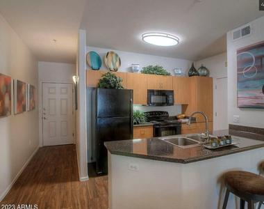 110 W Bell Road - Photo Thumbnail 4