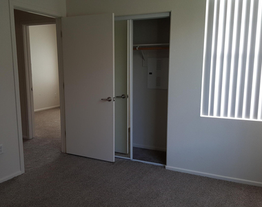 110 W Bell Road - Photo Thumbnail 6