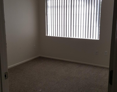 110 W Bell Road - Photo Thumbnail 4
