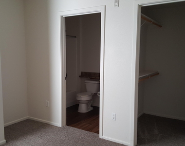 110 W Bell Road - Photo Thumbnail 5