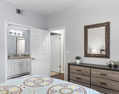 7009 E Acoma Drive - Photo Thumbnail 8