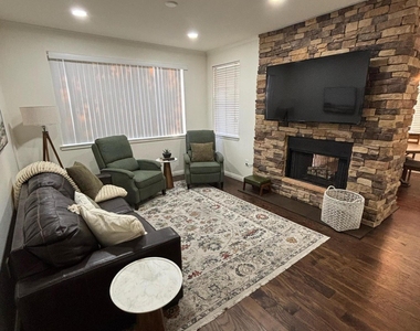 7009 E Acoma Drive - Photo Thumbnail 4