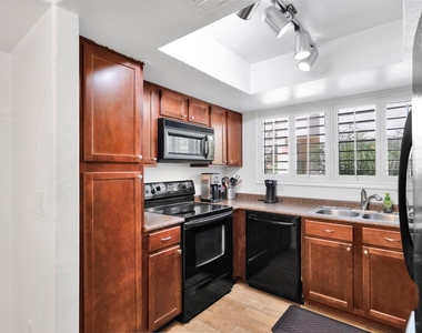 9990 N Scottsdale Road - Photo Thumbnail 10