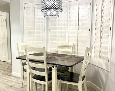 9040 E Winchcomb Drive - Photo Thumbnail 8