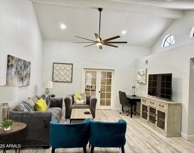 9040 E Winchcomb Drive - Photo Thumbnail 3