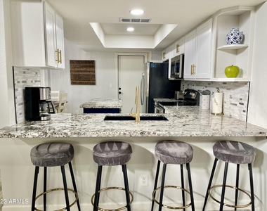 9040 E Winchcomb Drive - Photo Thumbnail 1