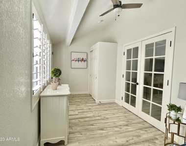 9040 E Winchcomb Drive - Photo Thumbnail 23