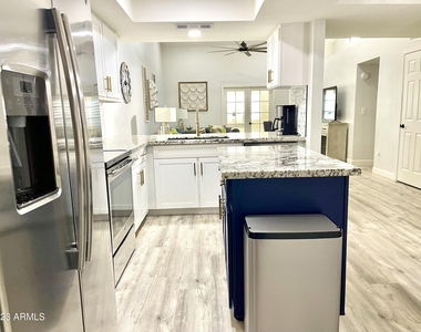 9040 E Winchcomb Drive - Photo Thumbnail 13