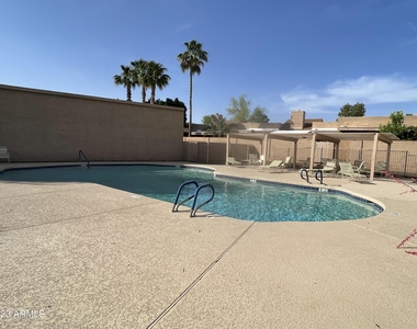 9040 E Winchcomb Drive - Photo Thumbnail 15