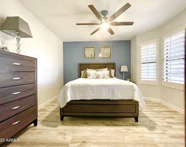 9040 E Winchcomb Drive - Photo Thumbnail 17