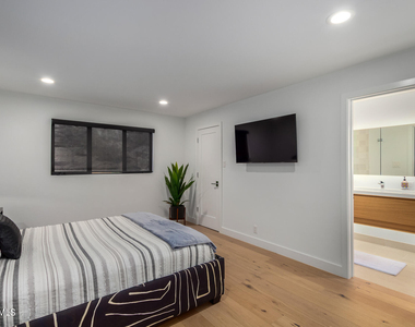 5222 N Saddle Rock Drive - Photo Thumbnail 18