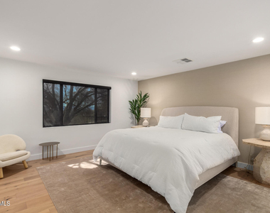 5222 N Saddle Rock Drive - Photo Thumbnail 14