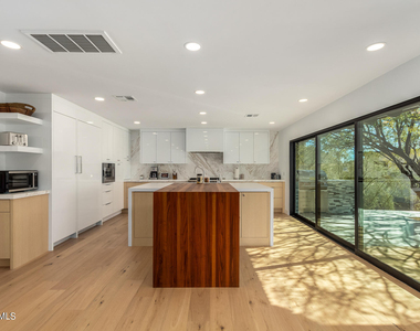 5222 N Saddle Rock Drive - Photo Thumbnail 10