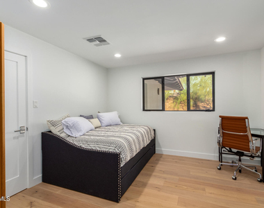 5222 N Saddle Rock Drive - Photo Thumbnail 21