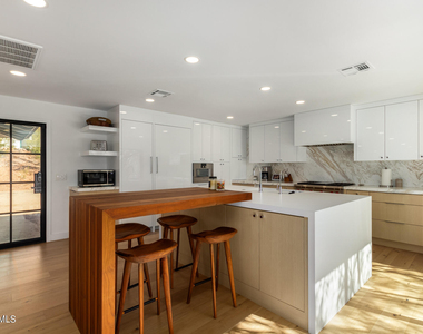 5222 N Saddle Rock Drive - Photo Thumbnail 11