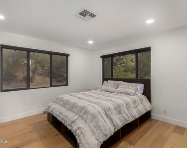 5222 N Saddle Rock Drive - Photo Thumbnail 23